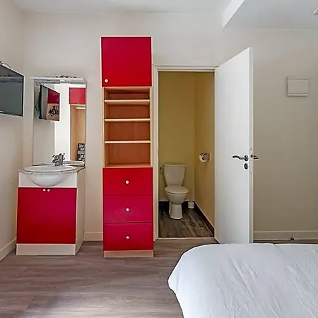 Centre-ville Avec Espaces Partages - Accessibles Et Abordables Ναντ